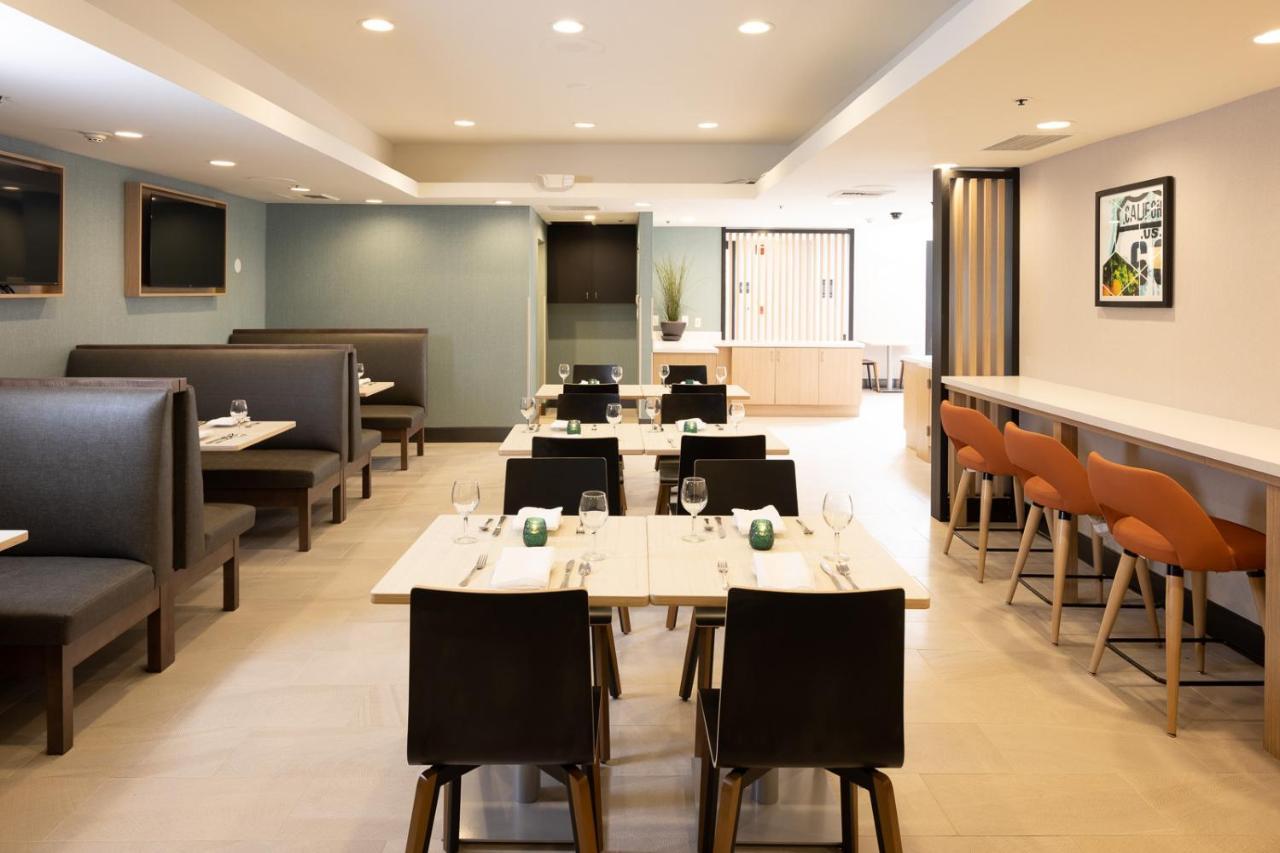 Holiday Inn Santa Ana-Orange County Airport By Ihg Bagian luar foto