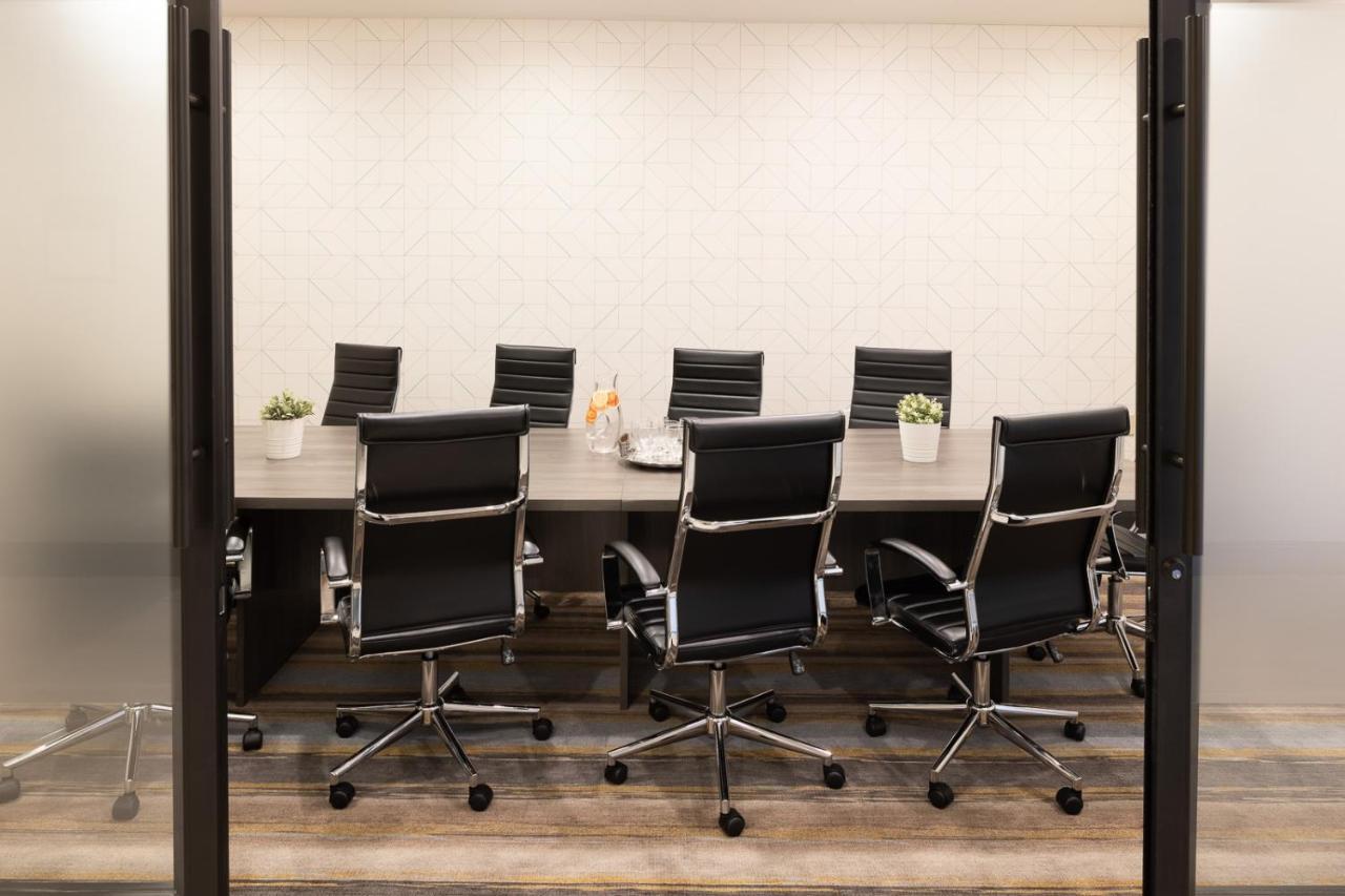 Holiday Inn Santa Ana-Orange County Airport By Ihg Bagian luar foto