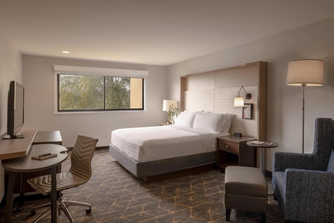 Holiday Inn Santa Ana-Orange County Airport By Ihg Bagian luar foto