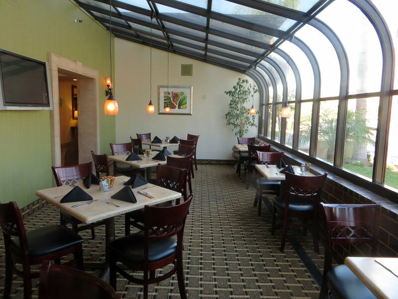 Holiday Inn Santa Ana-Orange County Airport By Ihg Bagian luar foto