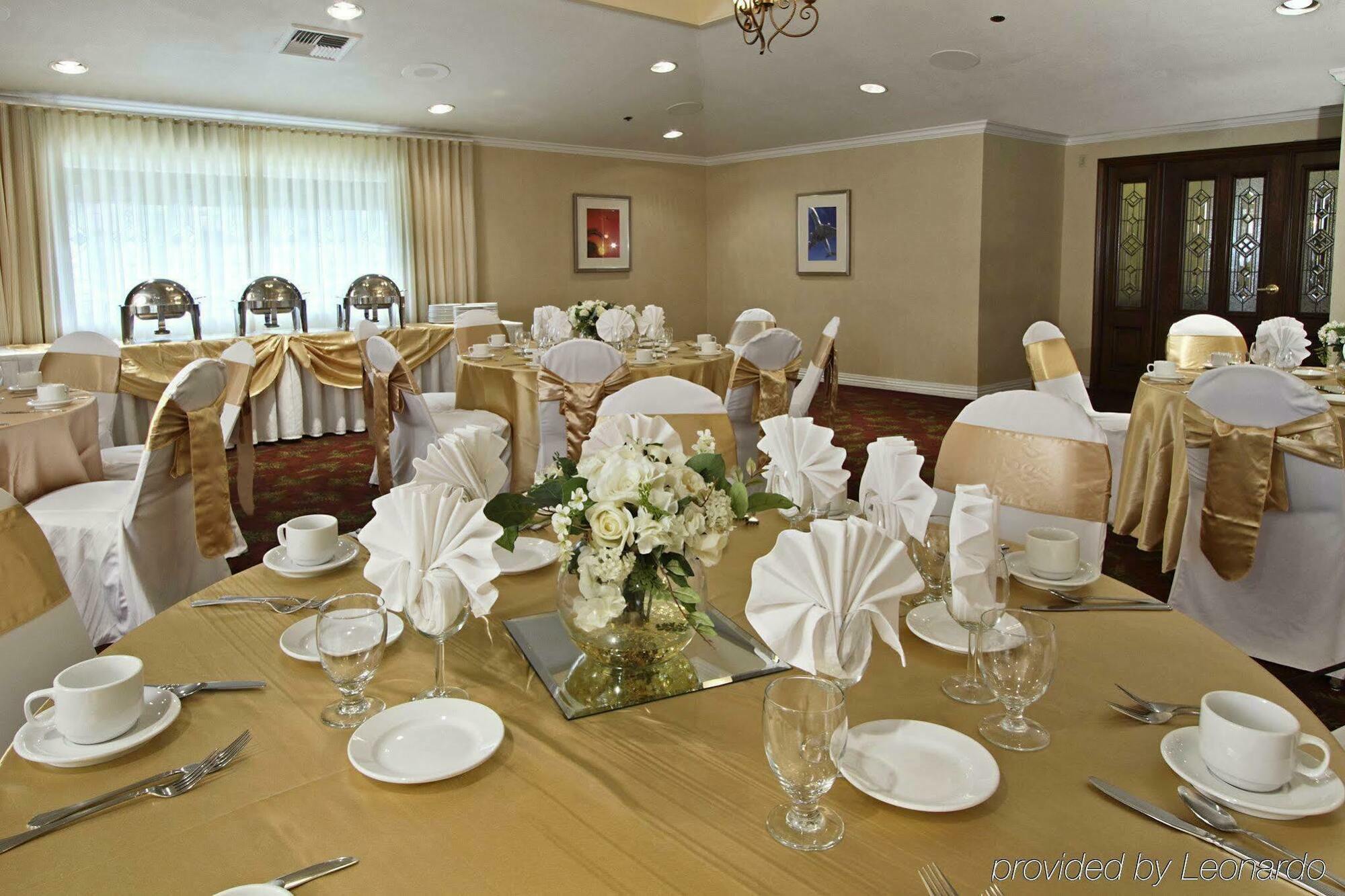 Holiday Inn Santa Ana-Orange County Airport By Ihg Bagian luar foto